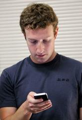mark zuckerberg thinks it's totally ok to ignore dinner guests while you check your phone (fb)
